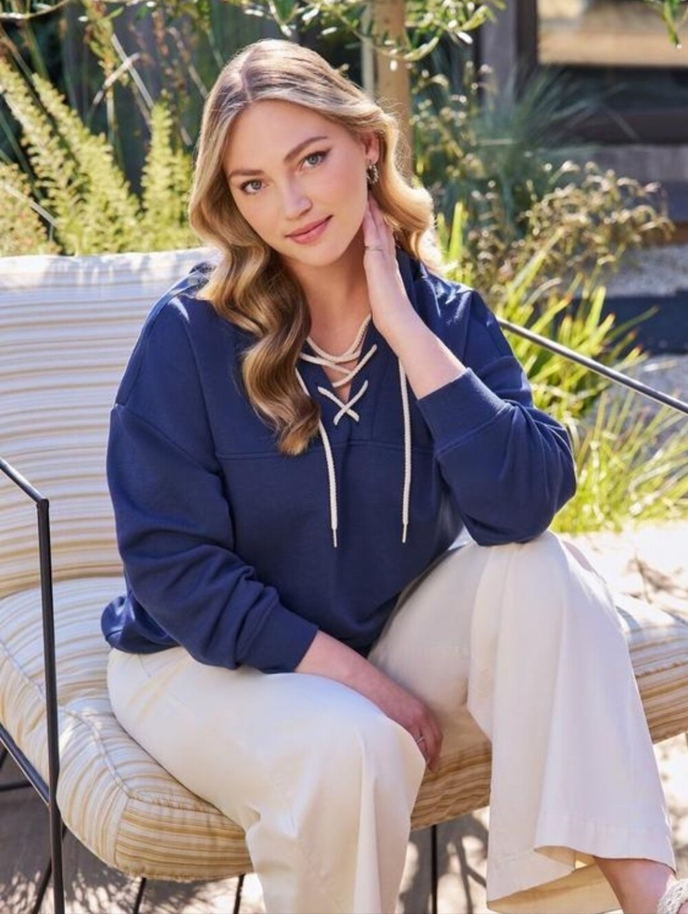 NWT Torrid Belle Isle Lace Up Hoodie Size 4 - Picture 5 of 6
